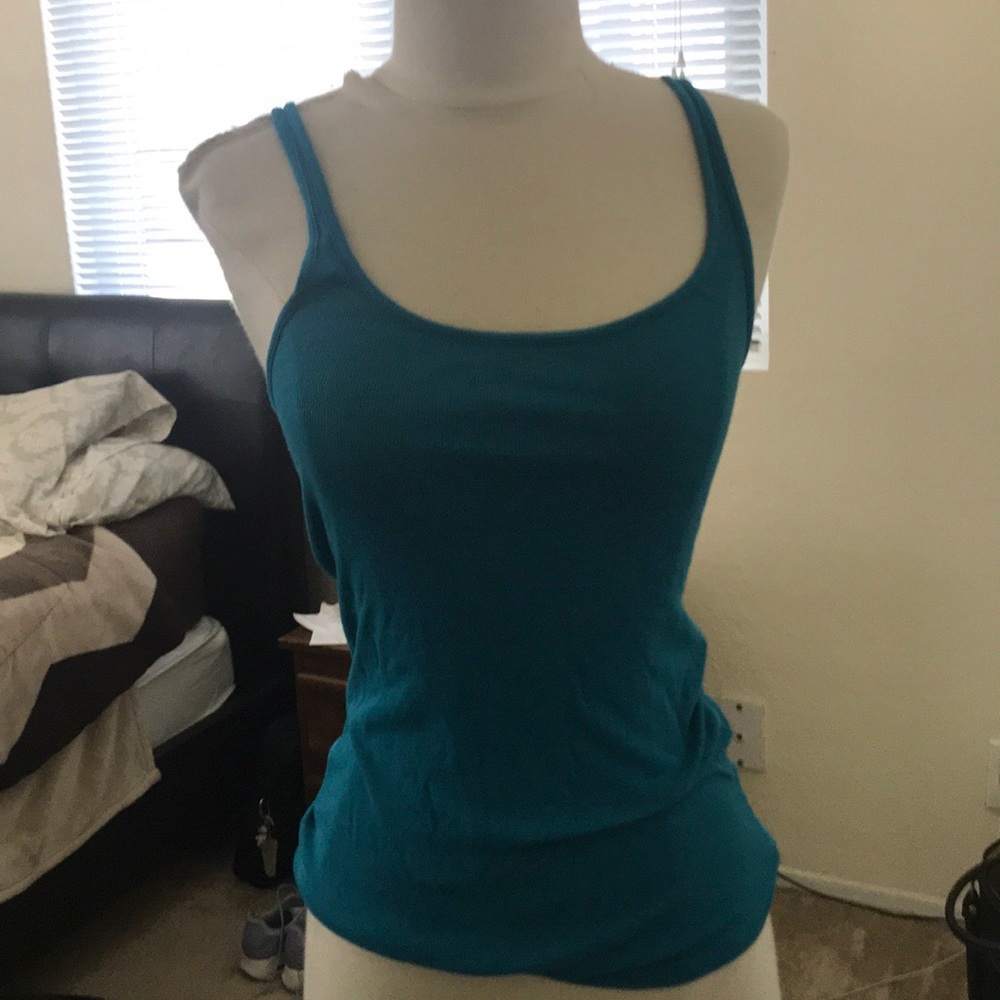 Tank tops - Picture 2 of 5